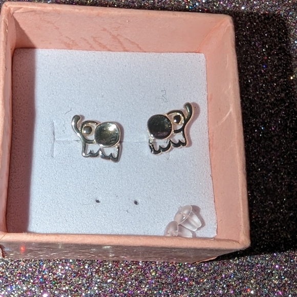 Adorable Small Sterling Silver Baby Elephant Studs Earrings - Picture 2 of 8